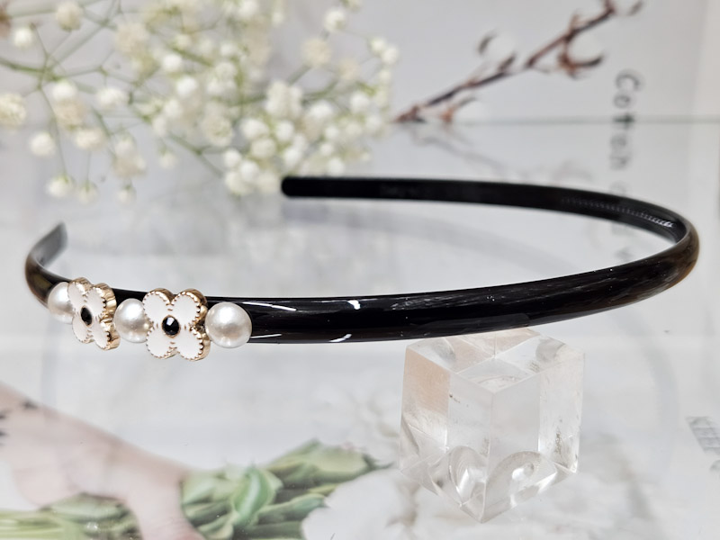 Ободок 1039001600079: цена 200 рублей.