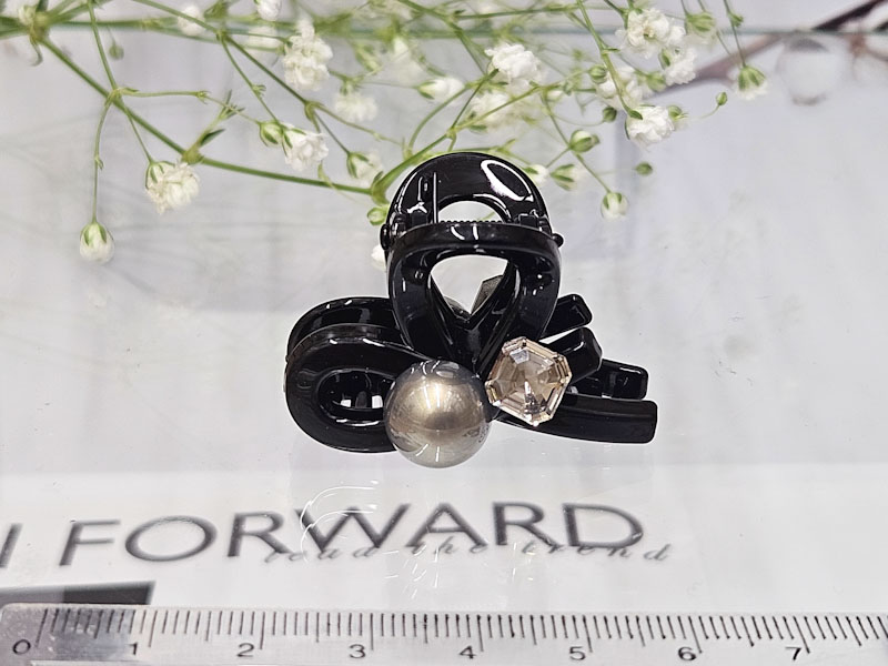 Заколка 1812005500275: цена 135 рублей.