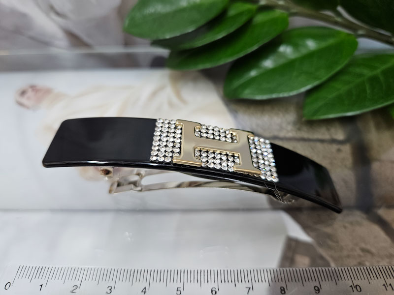 Заколка 1103001600503: цена 330 рублей.