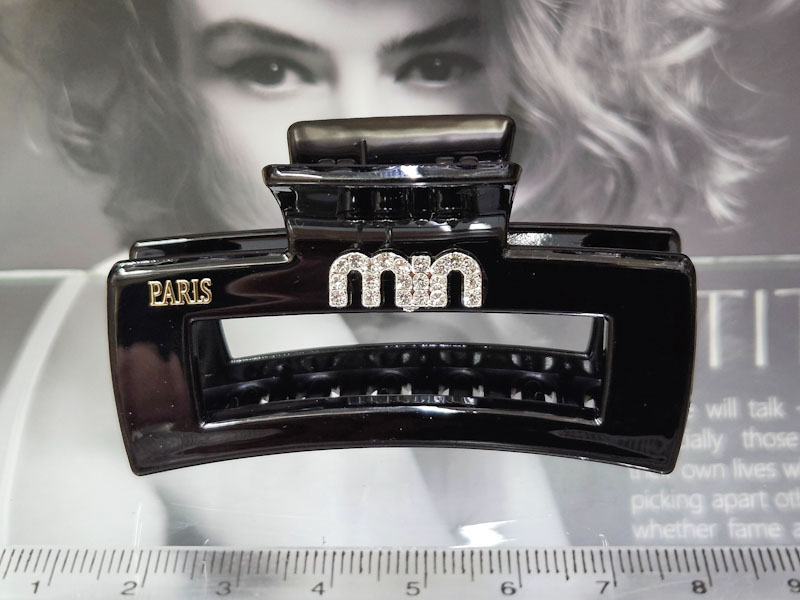 Заколка 1866005500049: цена 230 рублей.