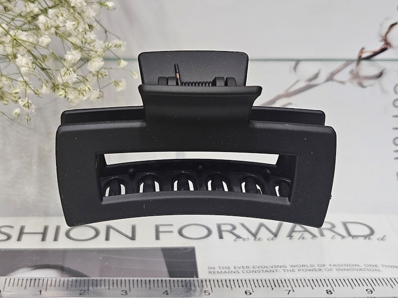 Заколка 1833005500300: цена 85 рублей.