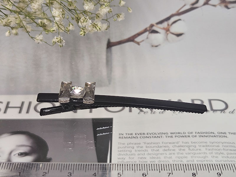 Заколка 1031001600677: цена 165 рублей.