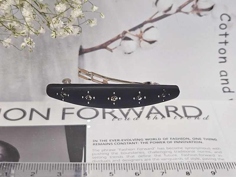 Заколка 1085001600342: цена 135 рублей.