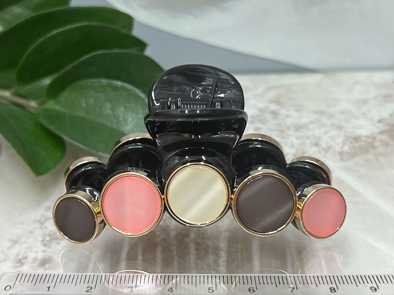 Заколка 1915005501003: цена 410 рублей.