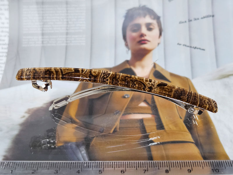 Заколка 1477001600024: цена 115 рублей.