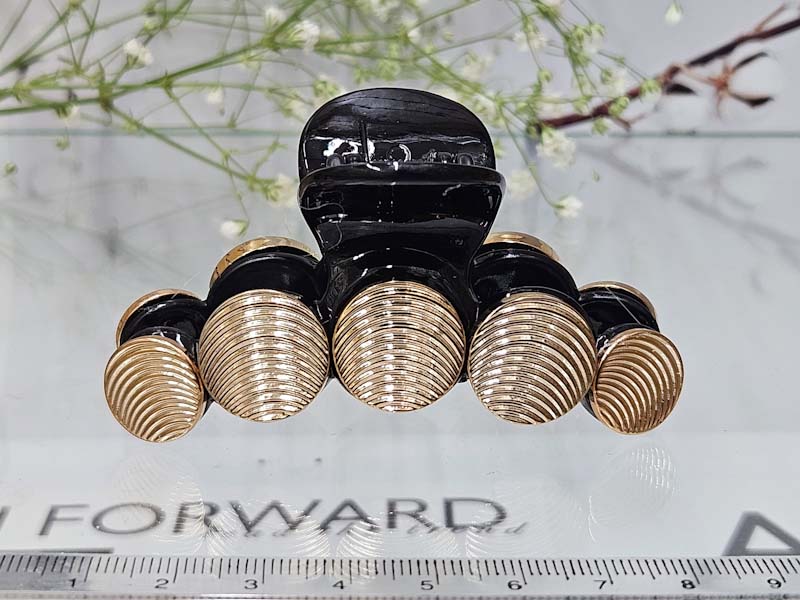 Заколка 1915005501140: цена 410 рублей.