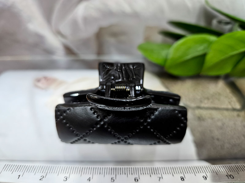 Заколка 1801005500057: цена 230 рублей.