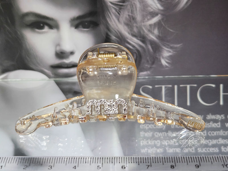 Заколка 1866005500070: цена 230 рублей.