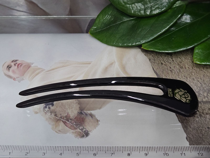 Заколка 1039005500535: цена 165 рублей.