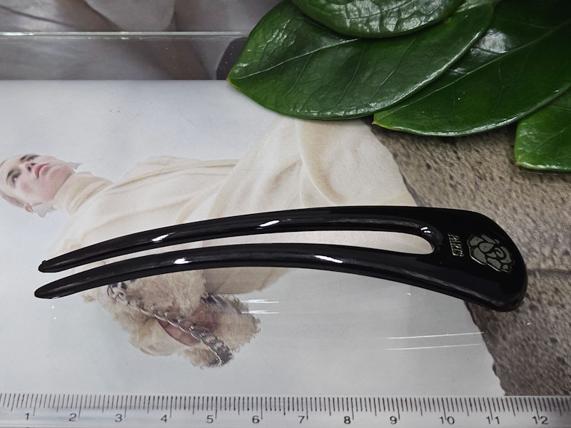 Заколка 1039005500528: цена 165 рублей.