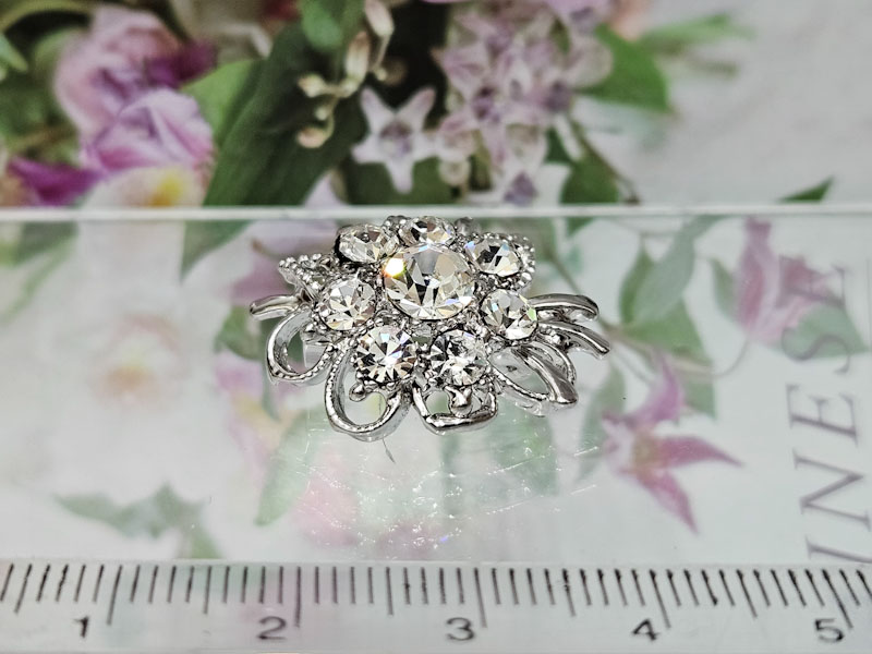 Брошь 2235006500065: цена 165 рублей.