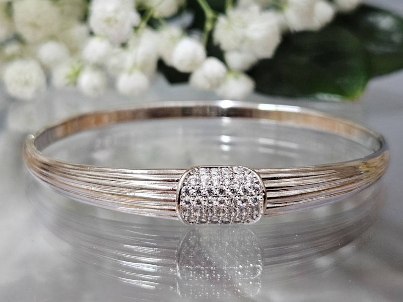 Браслет 2249026600179: цена 750 рублей.