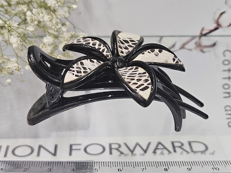 Заколка 1072001600144: цена 250 рублей.