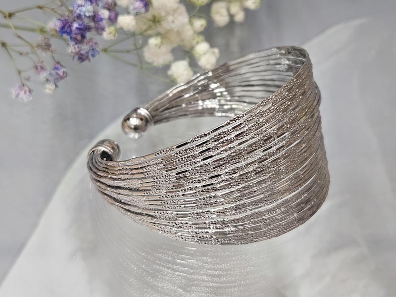 Браслет 2250026600069: цена 710 рублей.