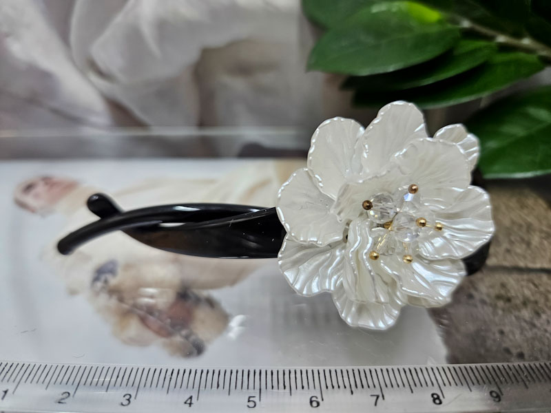 Заколка 1045001600063: цена 280 рублей.