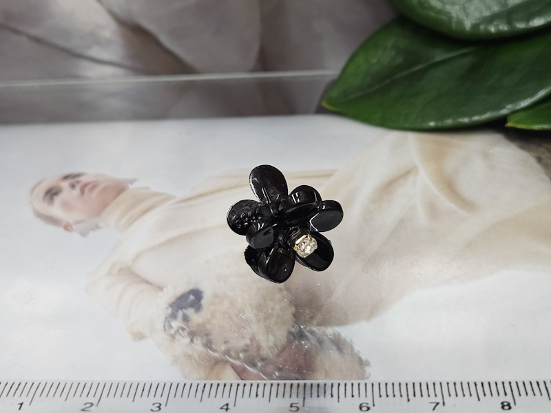 Заколка 1039005500436: цена 85 рублей.