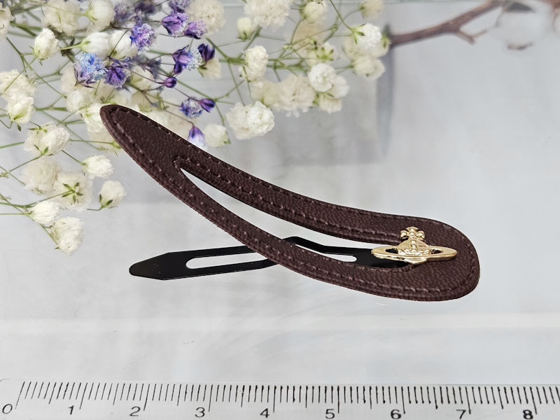 Заколка 1023001600092: цена 150 рублей.