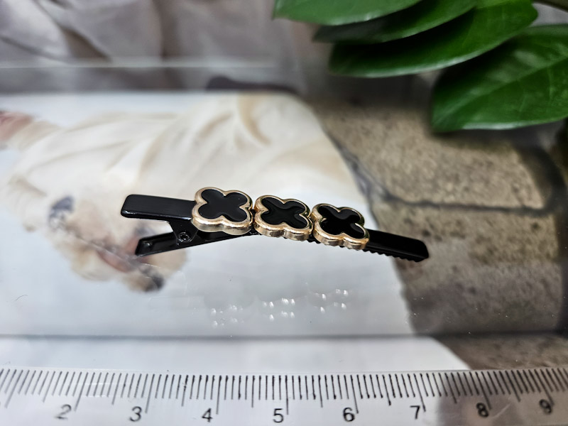 Заколка 1039001600208: цена 135 рублей.