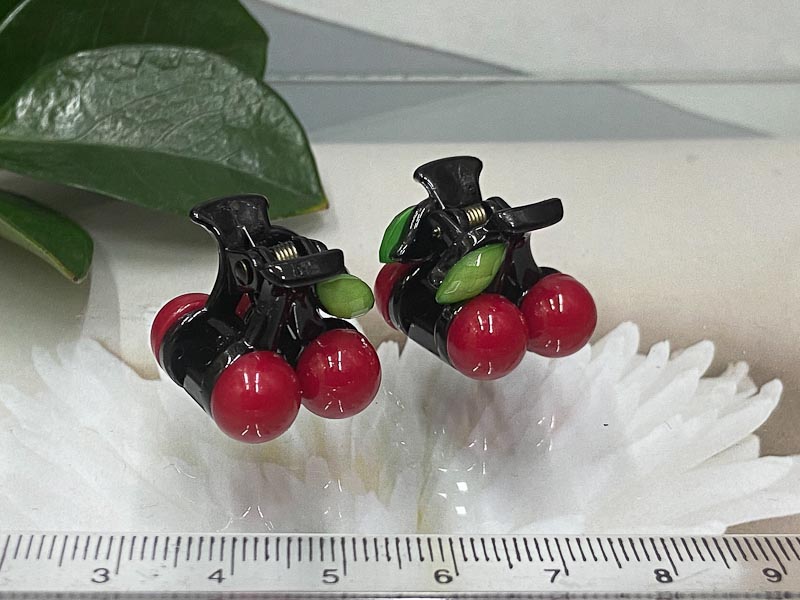 Заколка 1039005500054: цена 200 рублей.