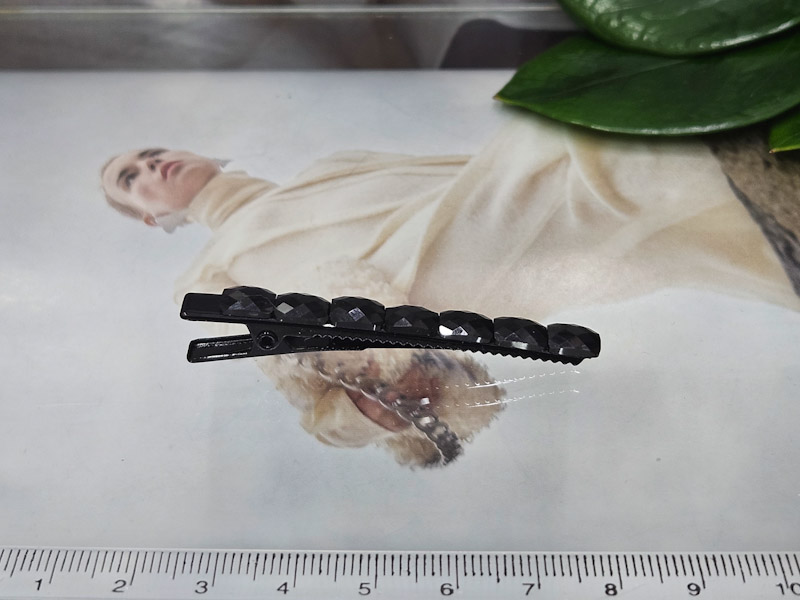 Заколка 1025001600348: цена 115 рублей.