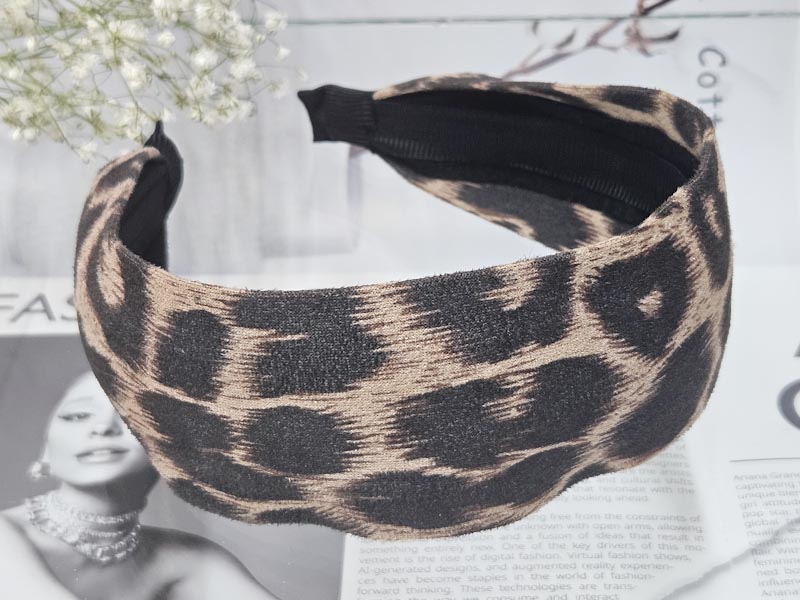 Ободок 1586001600085: цена 330 рублей.