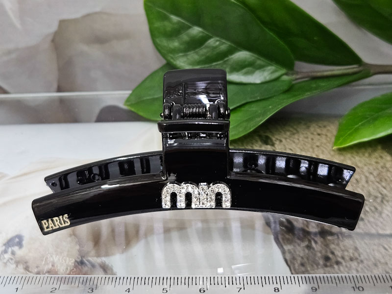 Заколка 1866005500339: цена 230 рублей.