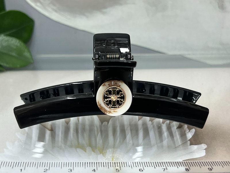 Заколка 1045005500482: цена 250 рублей.