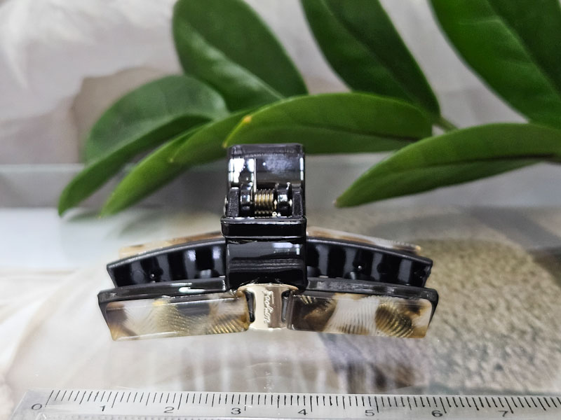 Заколка 1915001601530: цена 265 рублей.