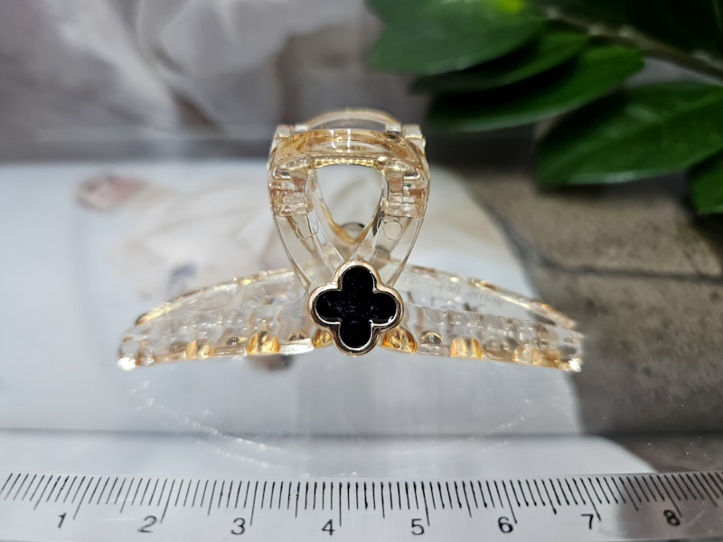 Заколка 1039001600130: цена 165 рублей.