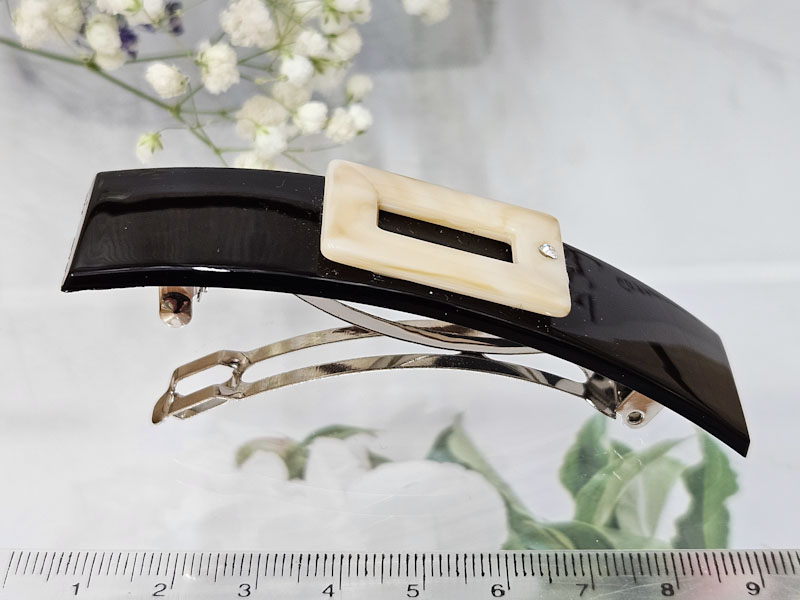 Заколка 1915001600694: цена 215 рублей.