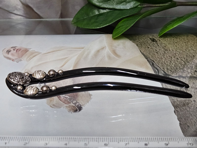 Заколка 1061001600155: цена 180 рублей.