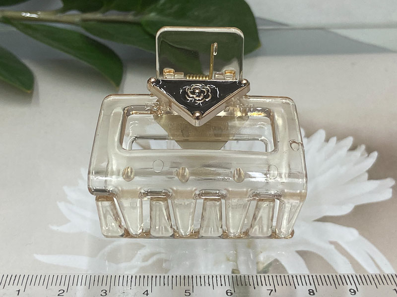 Заколка 1045005500666: цена 200 рублей.