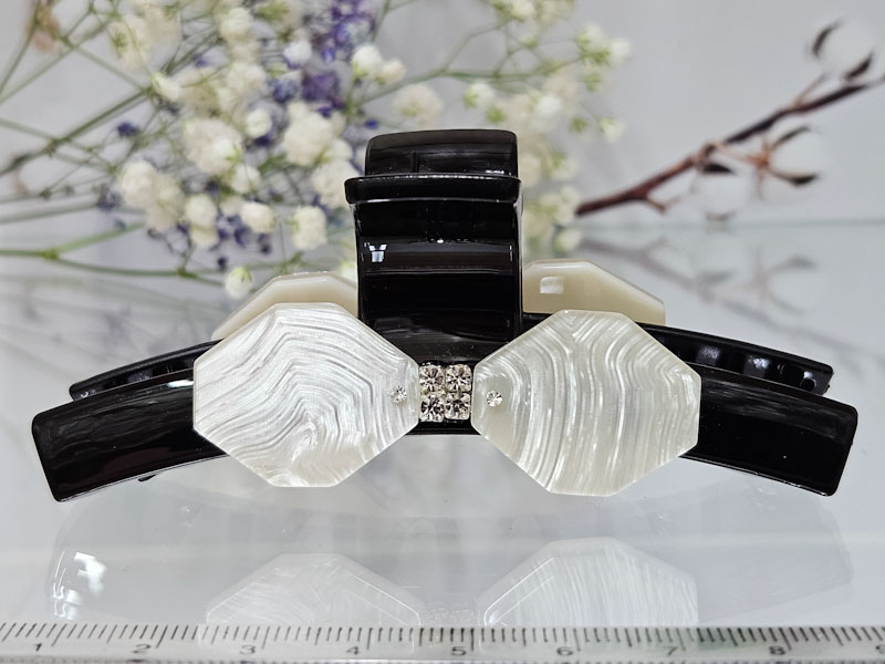 Заколка 1915001600021: цена 410 рублей.