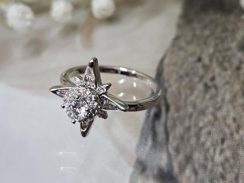 Кольцо 2247026600281: цена 530 рублей.