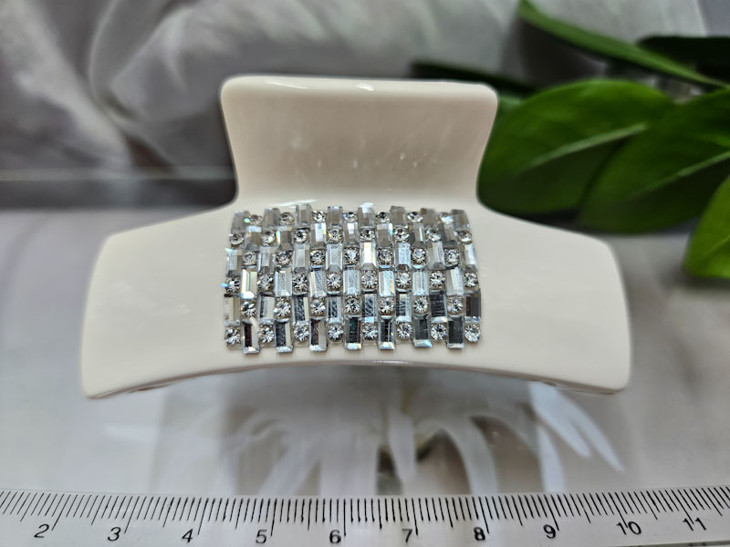 Заколка 1866001600132: цена 295 рублей.