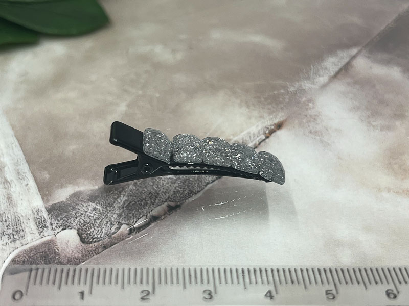 Заколка 1025001600362: цена 100 рублей.