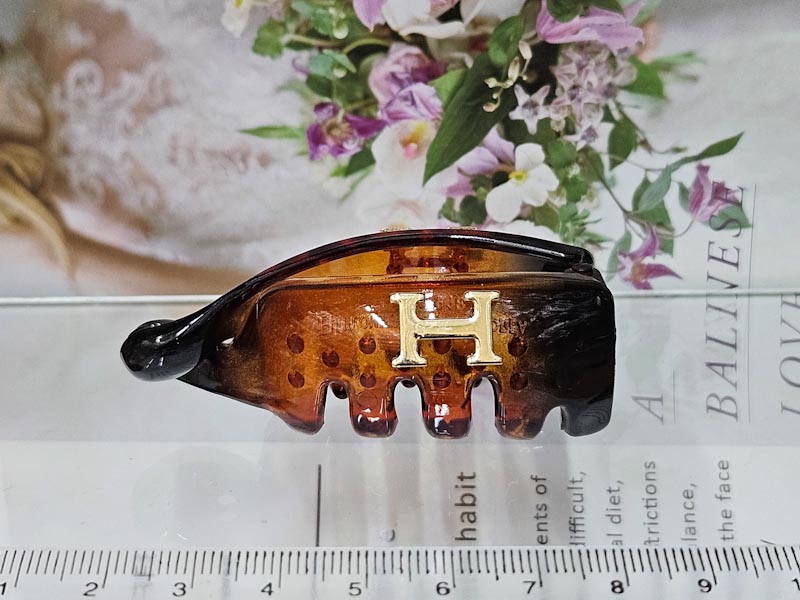 Заколка 1045001600247: цена 295 рублей.