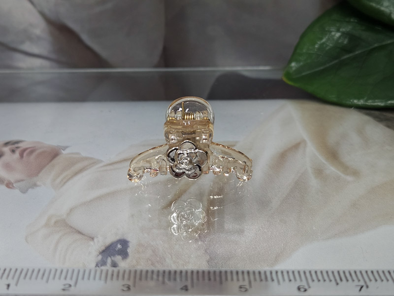 Заколка 1045005500277: цена 85 рублей.