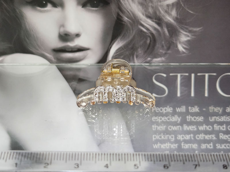 Заколка 1866005500131: цена 135 рублей.