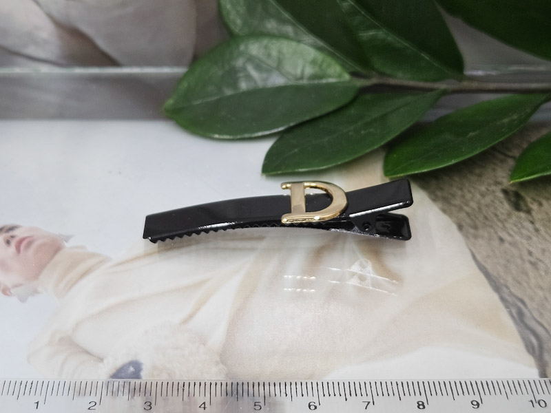 Заколка 1045001600223: цена 135 рублей.