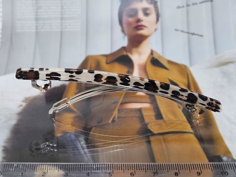 Заколка 1477005500016: цена 115 рублей.