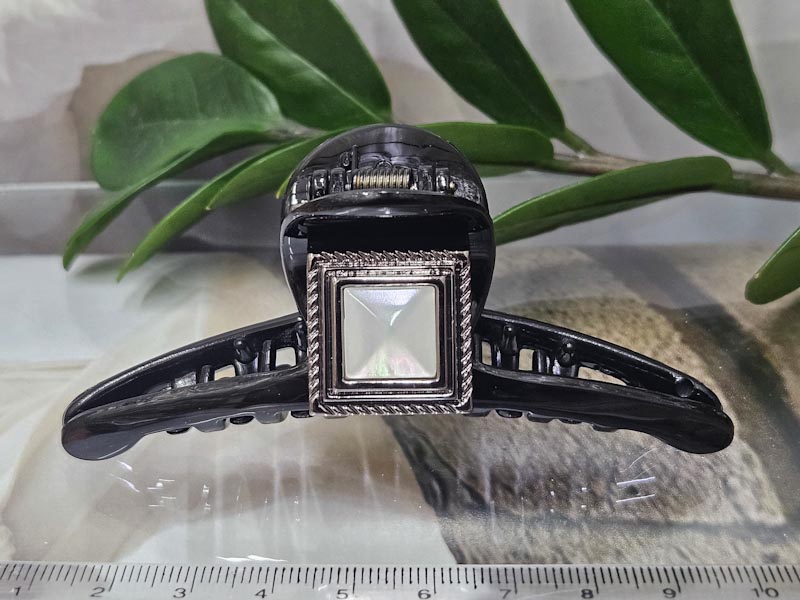 Заколка 1915001601646: цена 265 рублей.