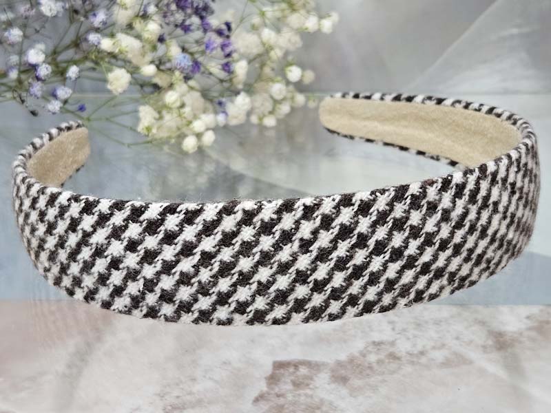 Ободок 2036001600299: цена 200 рублей.