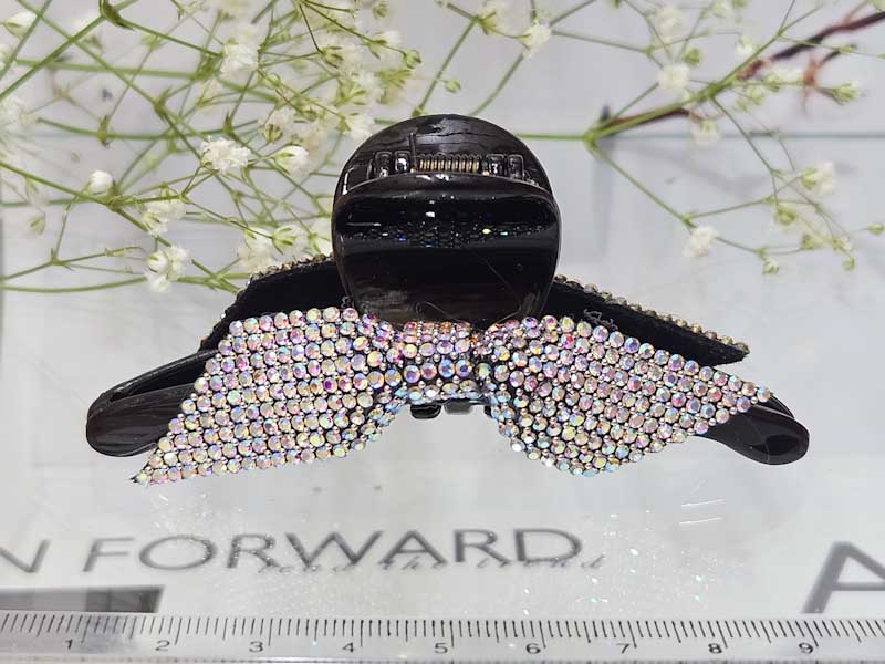 Заколка 1381005500047: цена 575 рублей.