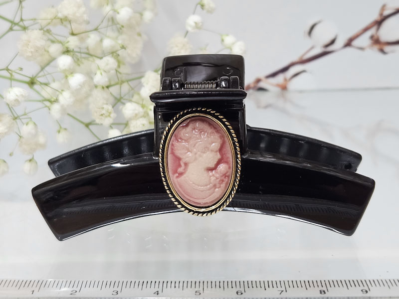 Заколка 1039001600659: цена 410 рублей.