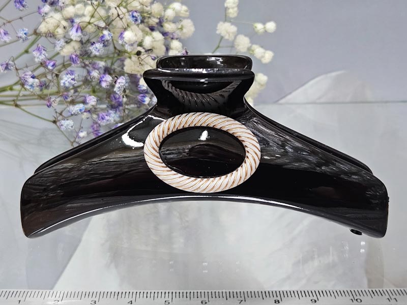 Заколка 1743001600280: цена 215 рублей.