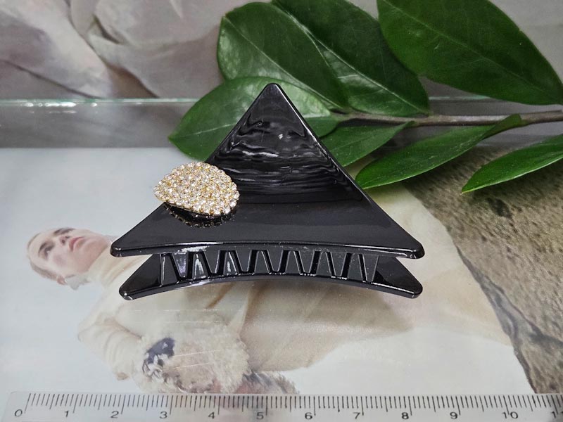 Заколка 1743001600181: цена 280 рублей.