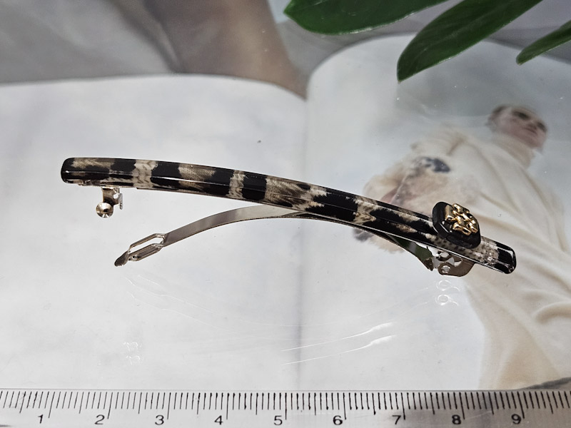 Заколка 1045005500611: цена 250 рублей.