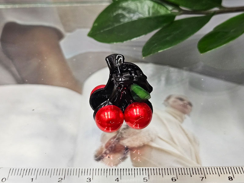 Заколка 1045005500376: цена 135 рублей.