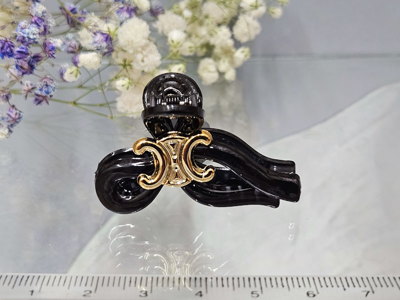 Заколка 1045001600407: цена 135 рублей.